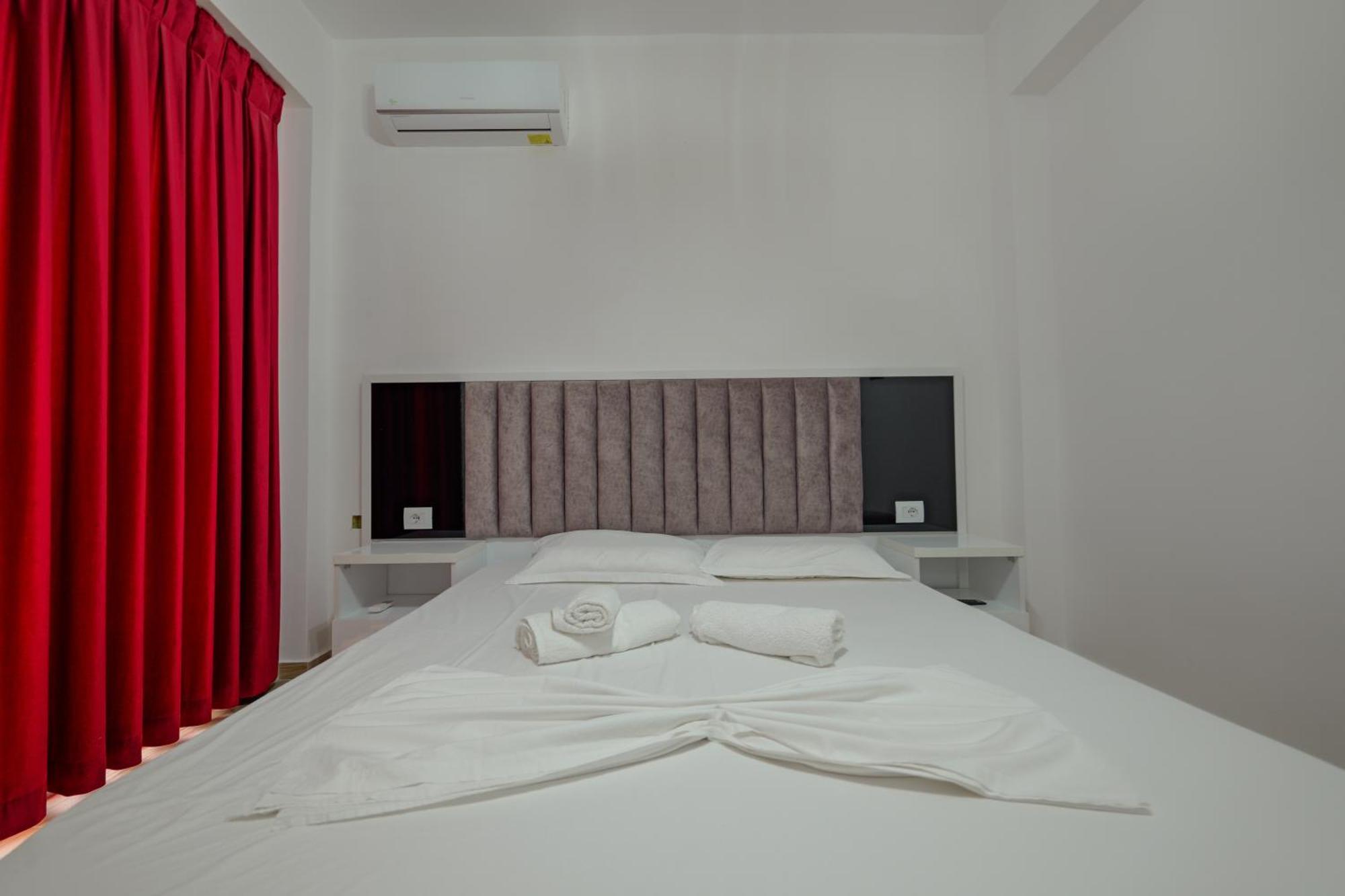 Hotel Take Borsh Exterior foto