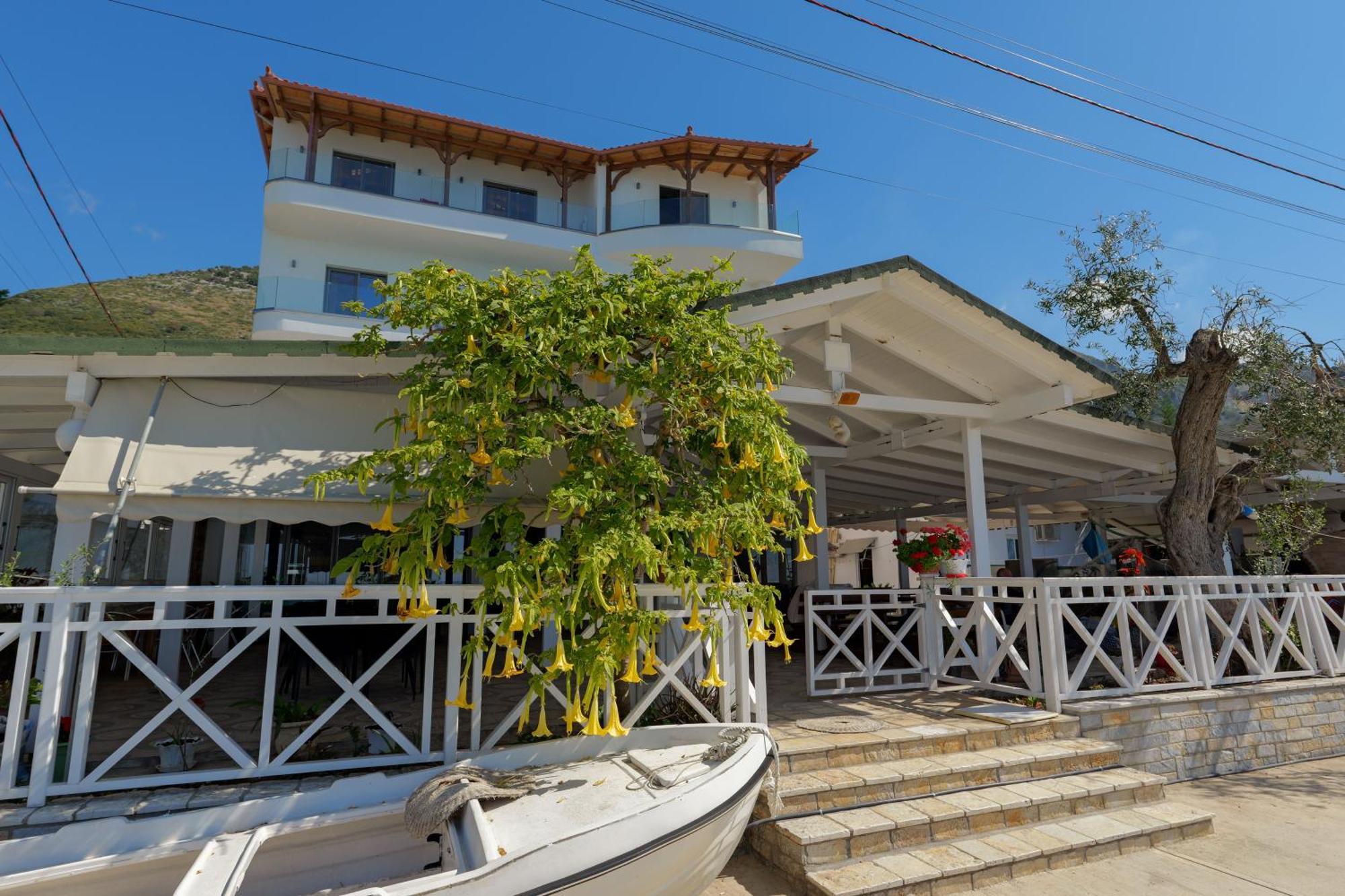 Hotel Take Borsh Exterior foto