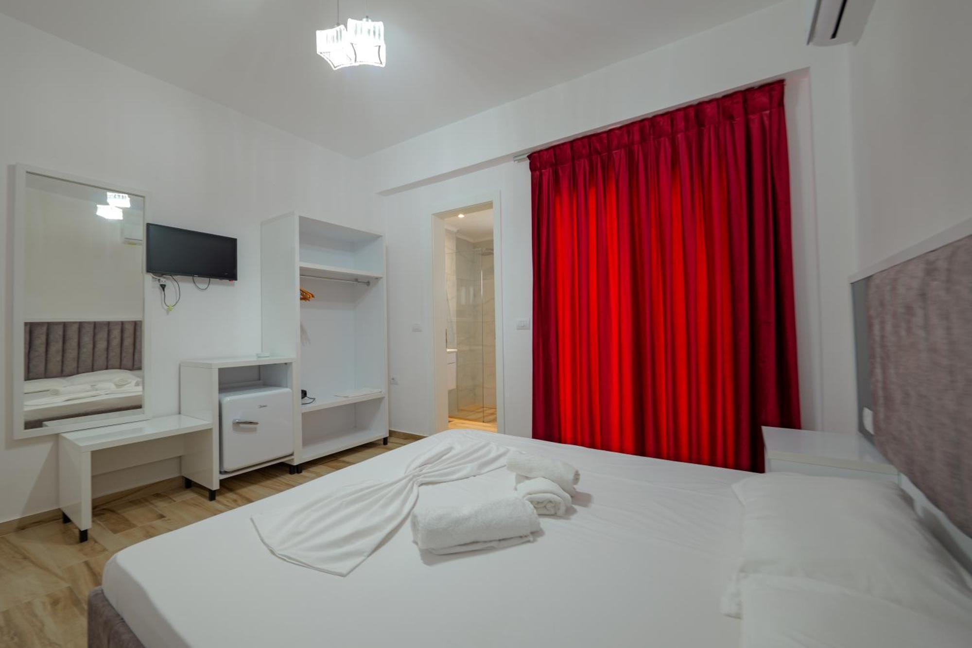 Hotel Take Borsh Exterior foto