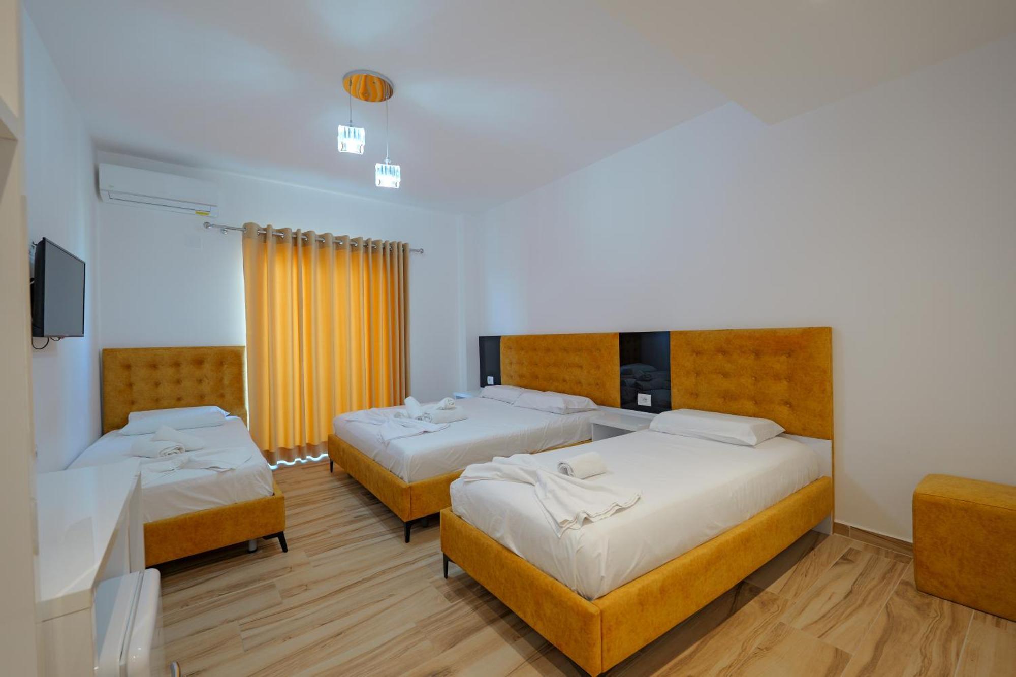 Hotel Take Borsh Exterior foto